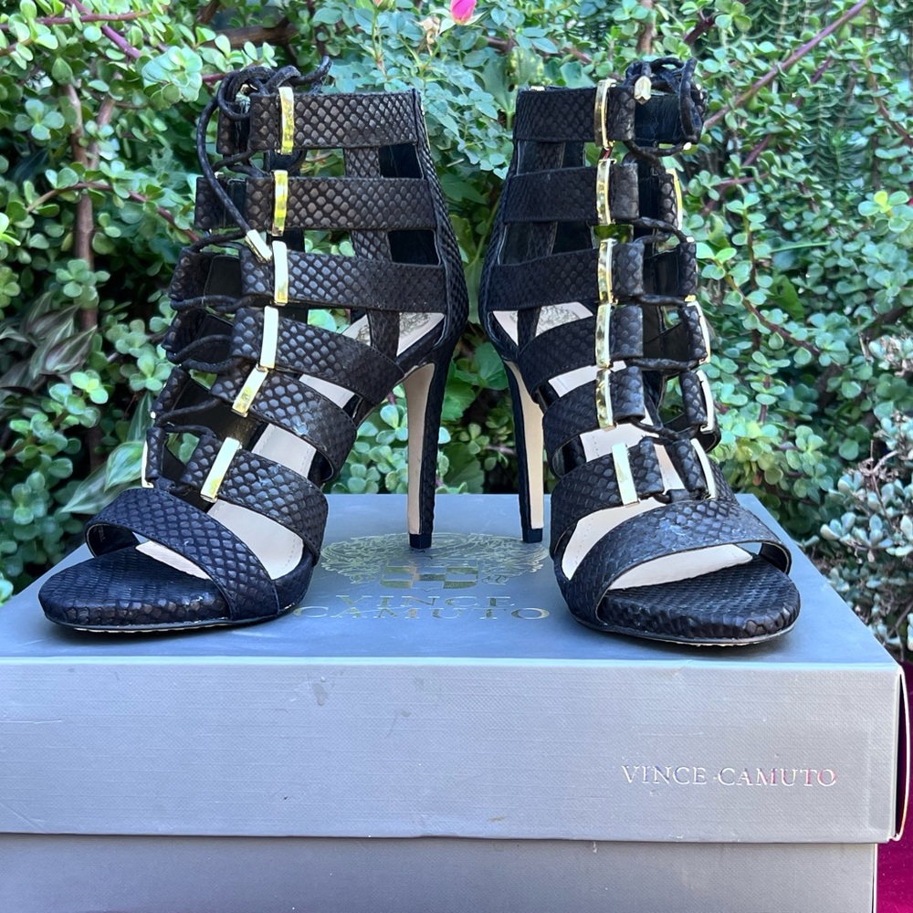 Vince Camuto 🌸New🌸Black Gold Heels Pumps - Picture 4 of 15